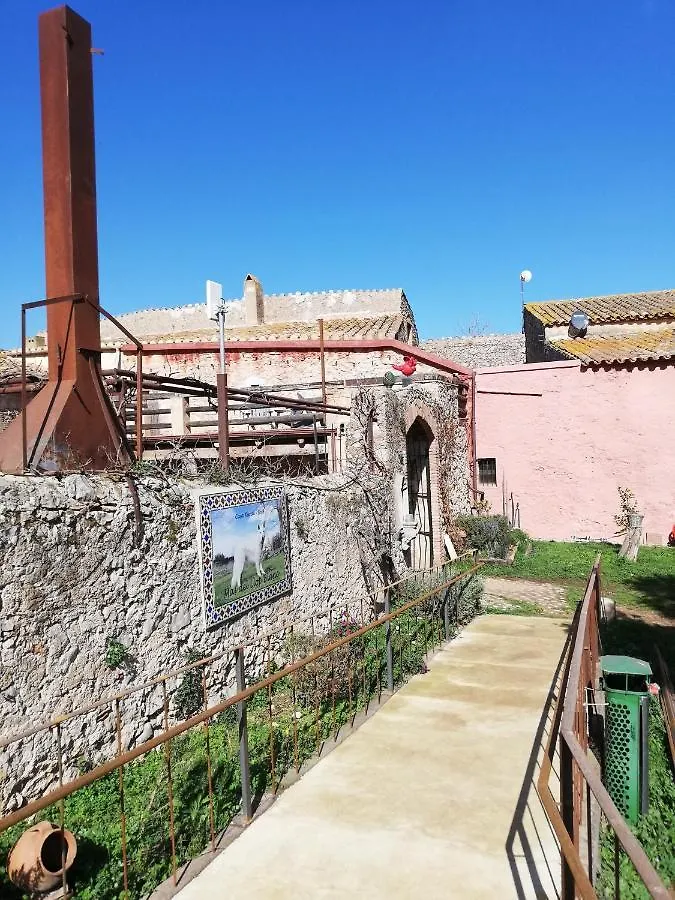 Mas Del Llop Blanc - Dog Friendly Hostal Rural - B&B Sobrestany 3*,