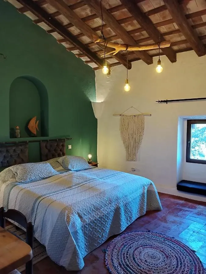 *** Bed & Breakfast Mas Del Llop Blanc - Dog Friendly Hostal Rural - B&B Sobrestany Spain