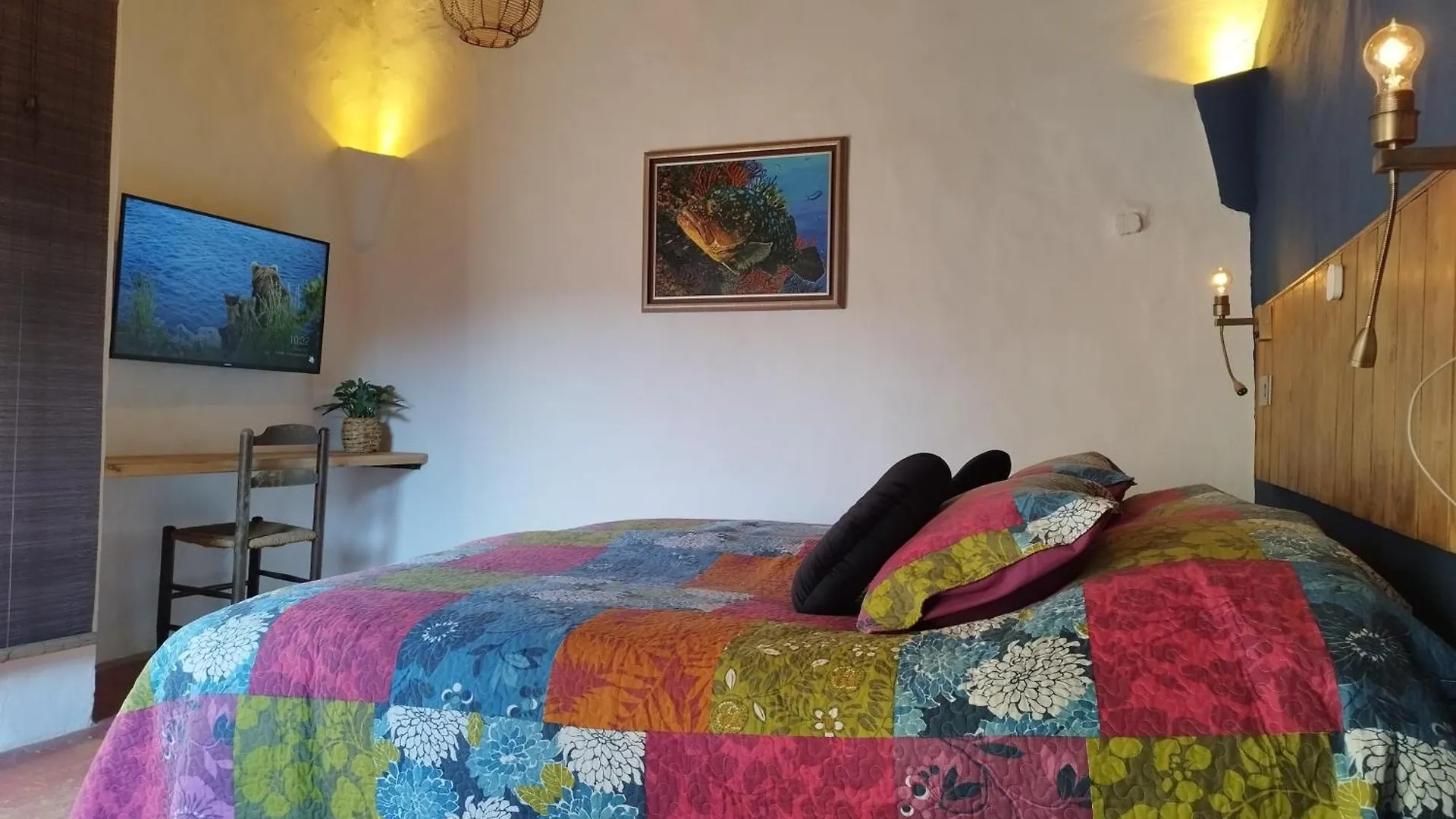 Mas Del Llop Blanc - Dog Friendly Hostal Rural - B&B Sobrestany Bed & Breakfast