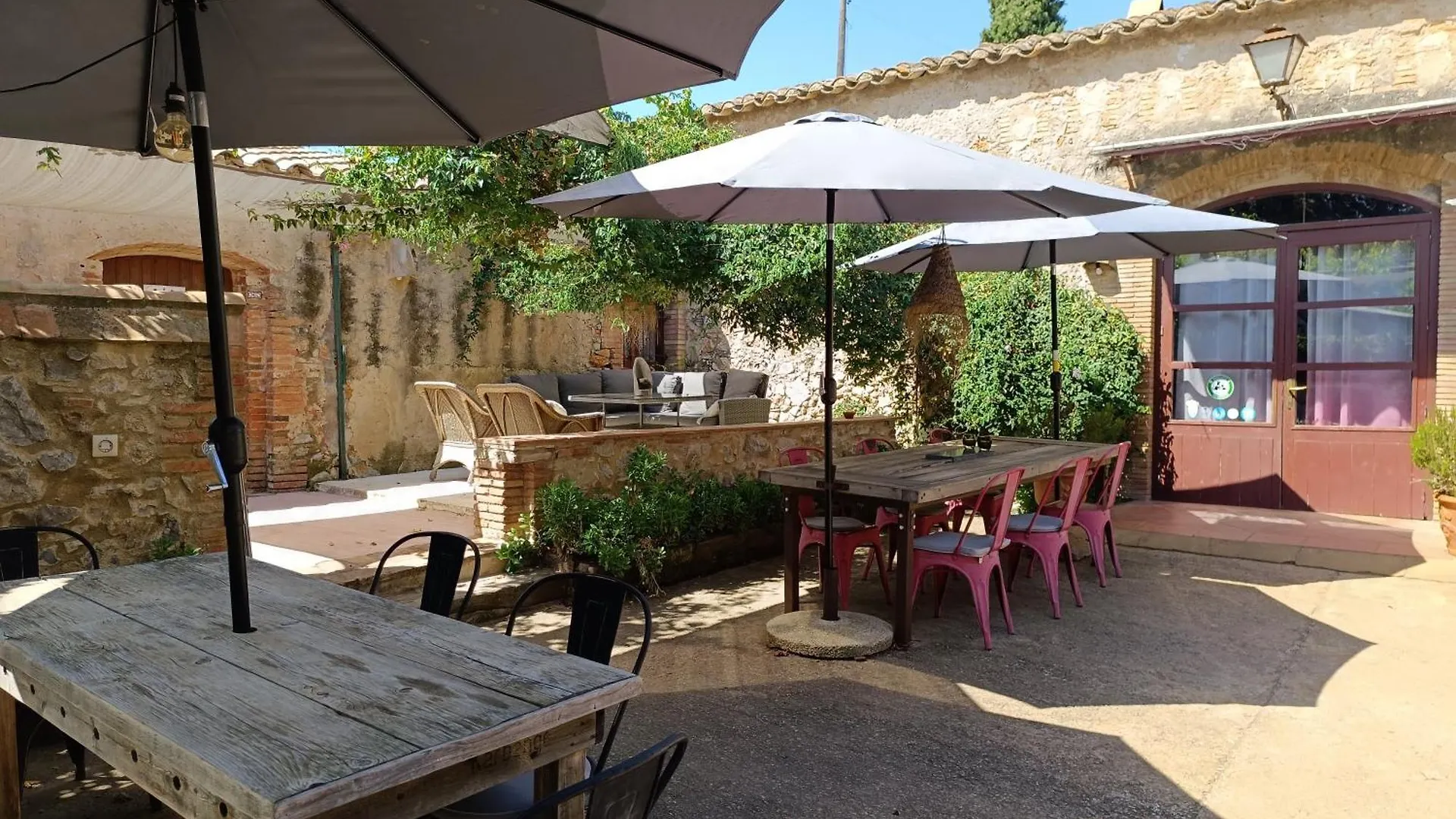 Bed & Breakfast Mas Del Llop Blanc - Dog Friendly Hostal Rural - B&B Sobrestany