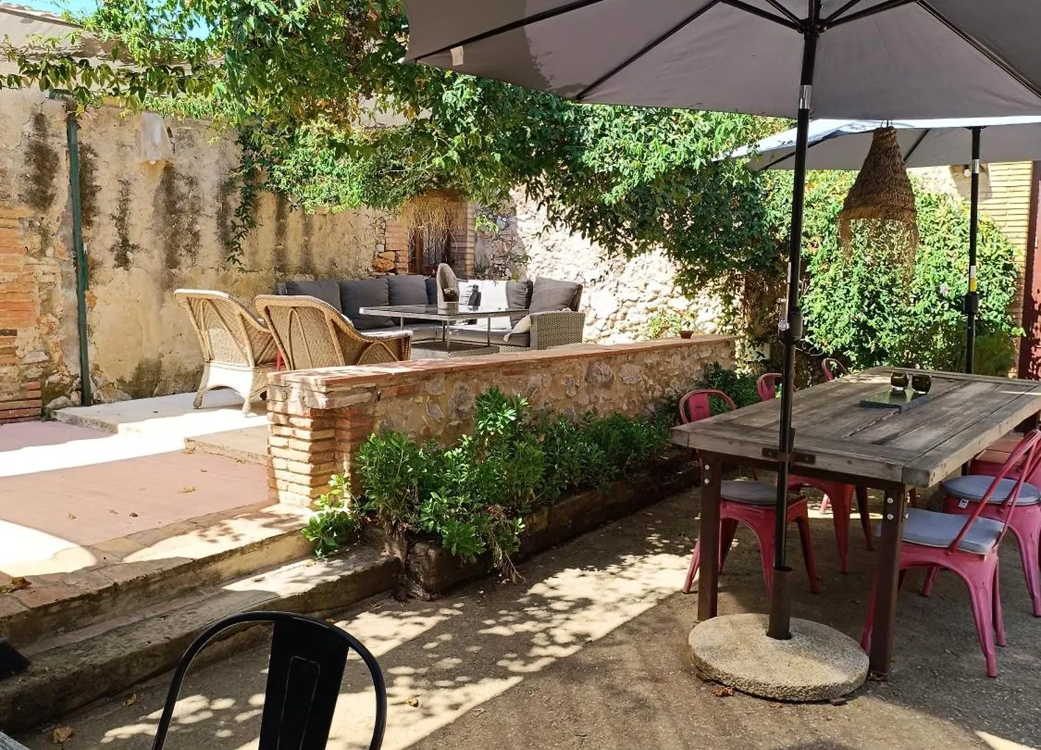Mas Del Llop Blanc - Dog Friendly Hostal Rural - B&B Sobrestany Bed & Breakfast