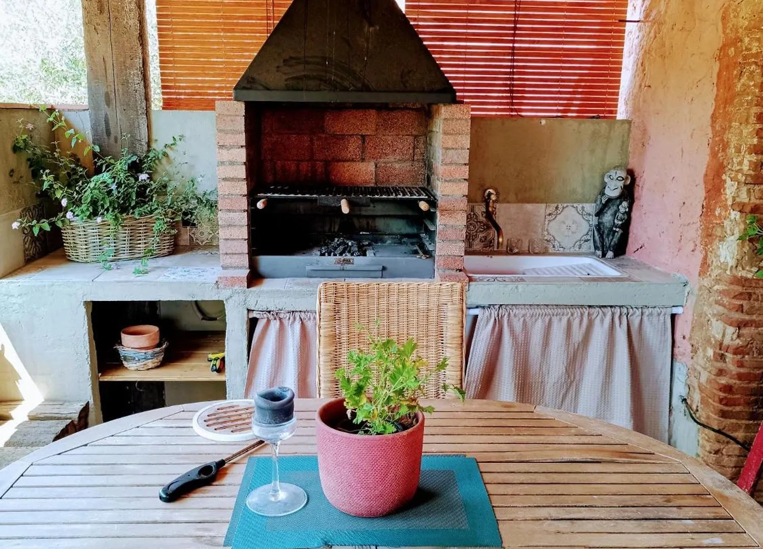 *** Bed & Breakfast Mas Del Llop Blanc - Dog Friendly Hostal Rural - B&B Sobrestany Spain