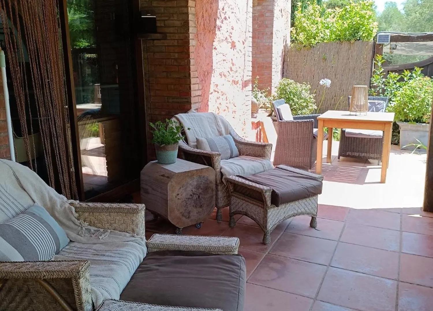 Mas Del Llop Blanc - Dog Friendly Hostal Rural - B&B Sobrestany Spain
